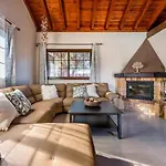 Calma Private Pool By Holidays Villa